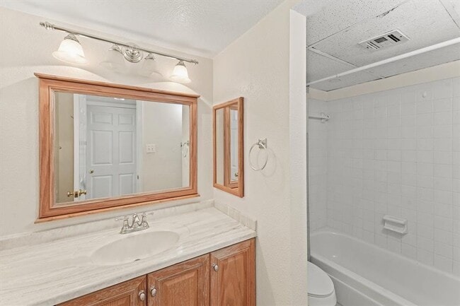 Building Photo - 7144 N Holiday Dr