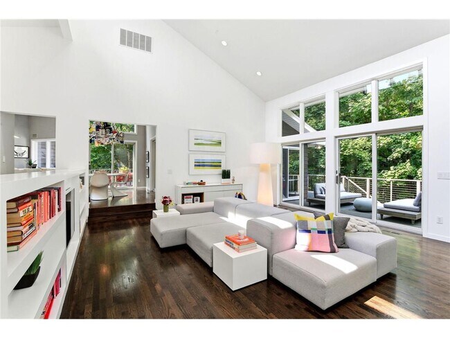 Building Photo - 20650 Bayview Ct