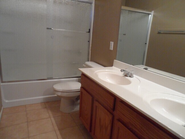 Building Photo - Great 3 Bedroom 2 Bath Home with Pool Service Included!