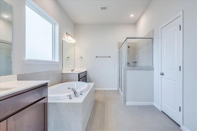 Building Photo - 135 Horseshoe Cove
