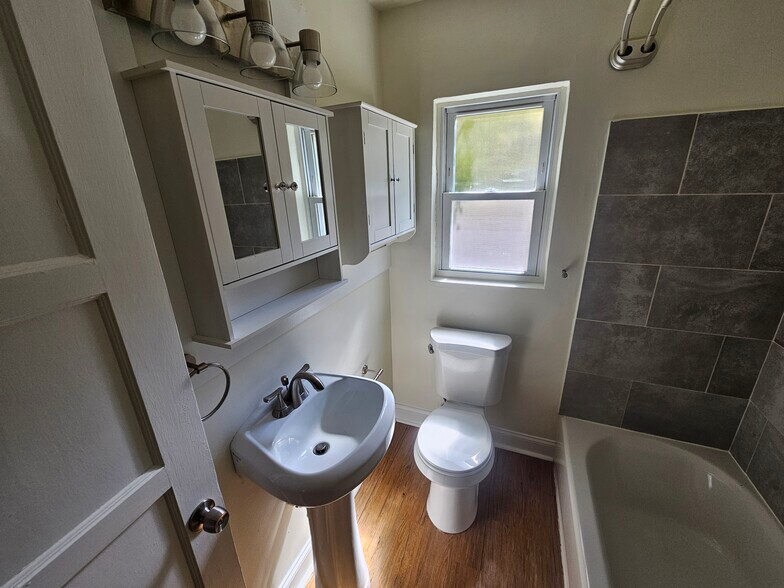 Bathroom - 210 Granby Park