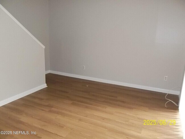 Building Photo - 2300 Twelve Oaks Dr