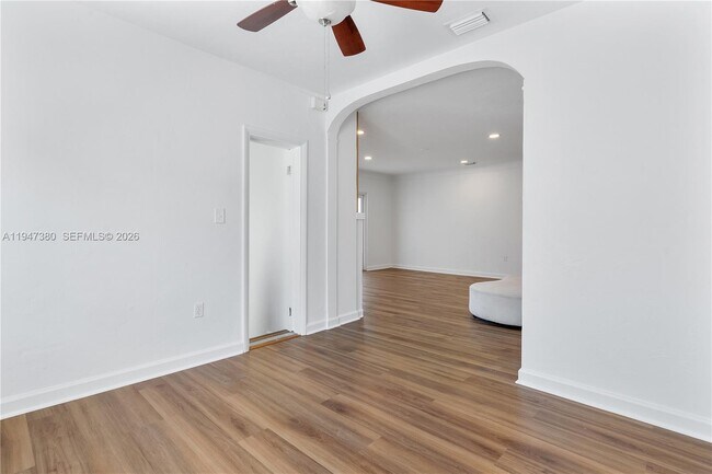 Building Photo - 2350 SW 26th St