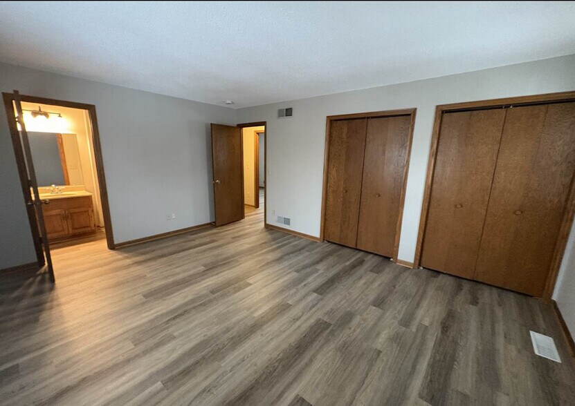 Building Photo - 7362 Paulsen Dr