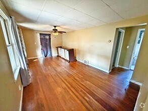 Building Photo - THREE BEDROOM SINGLE FAMILY HOME IN BEAUTI...