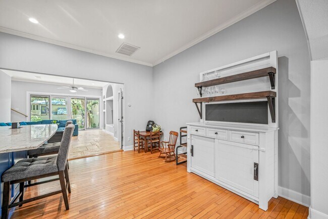 Building Photo - 258 Tuxedo Ave