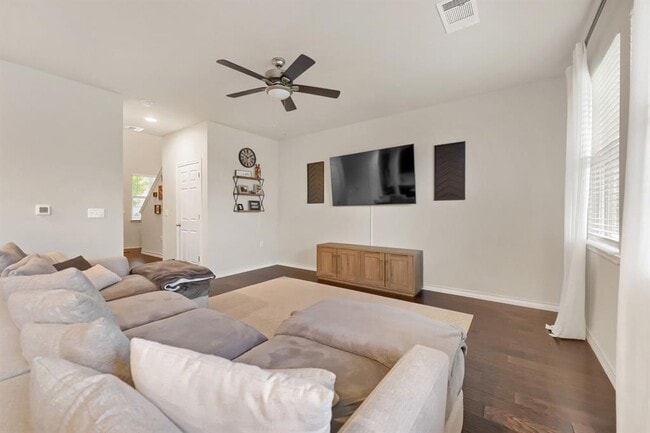 Building Photo - 12004 Cimaizon Dr