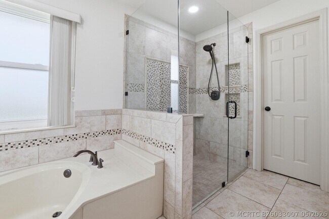 Building Photo - 15600 Rolling Meadows Cir