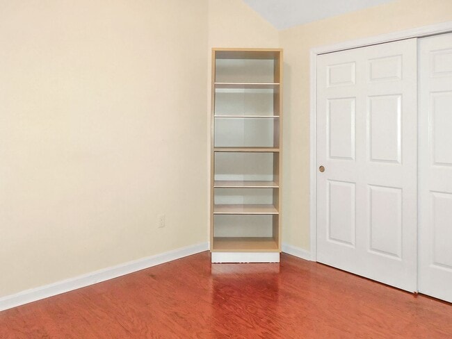 Building Photo - 48145 Mayflower Dr