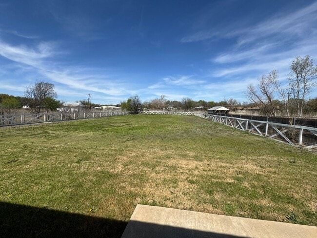 Building Photo - Beautiful Private Midway ISD Home