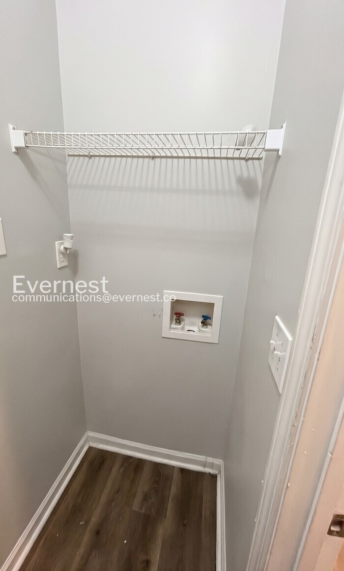Building Photo - 8648 Thomas Ln