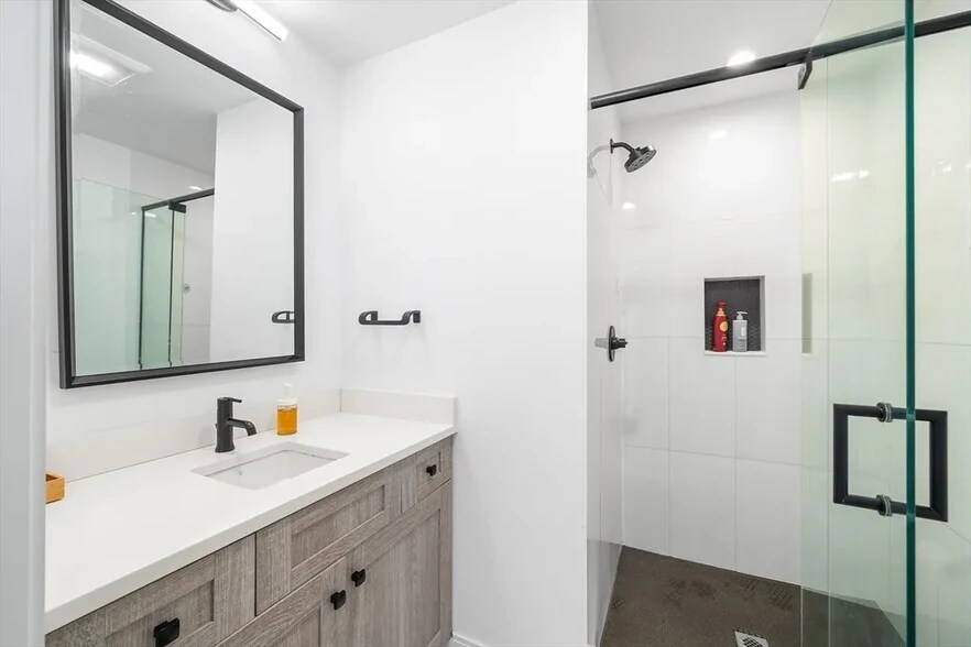 En Suite Bathroom w/ Glass Shower Enclosure - 102A Mount Pleasant Ave
