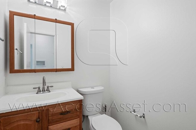 Building Photo - Spacious 2 Beds/2 Bath Home In Highly Desi...