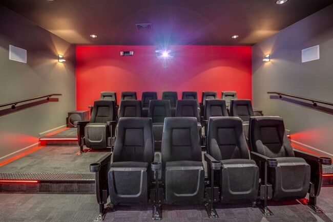 Building Photo - 15 Stirling Ln