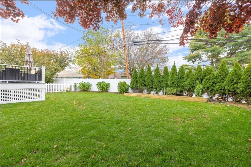 Building Photo - 64 Rowe St