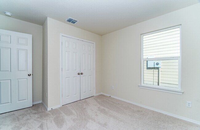 Building Photo - 5911 Rolling Gln