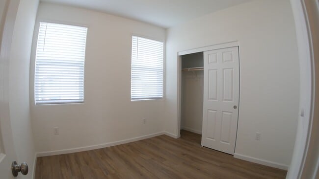 Building Photo - 1012 Buena Vis Ln