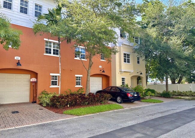 Building Photo - 613 SW 1st Dr
