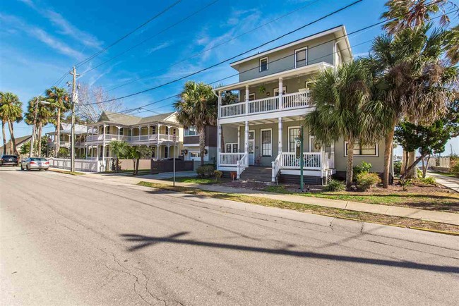 Primary Photo - 105 Marine St