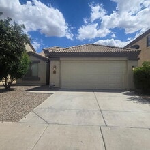 Building Photo - "Beautifully updated 3-Bed, 2-Bath Retreat in Phoenix