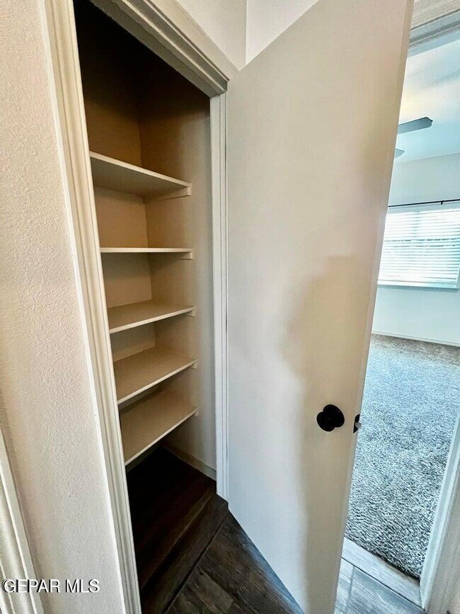 Building Photo - 10148 Red Vly