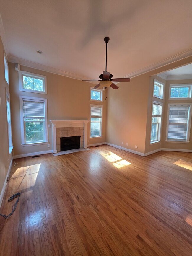 Building Photo - 306 Lochleven Ct