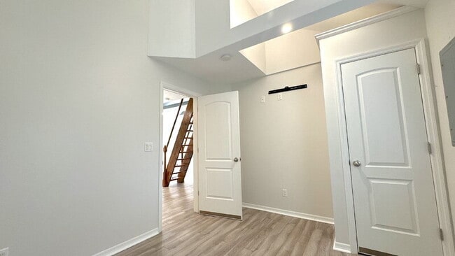 Building Photo - 215 N Wild Olive Ave