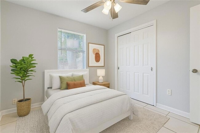 Building Photo - 7825 Dorsett Dr