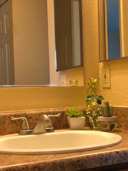 Building Photo - 1745 E Glenn #243