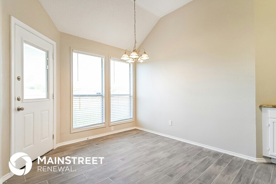 Building Photo - 1536 Montreal Ln