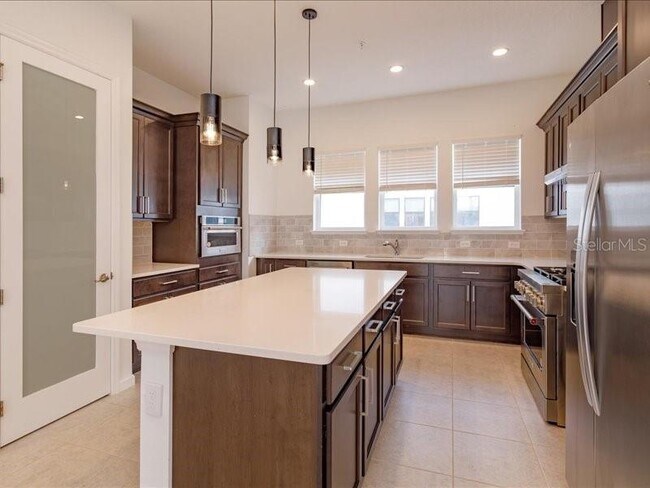 Building Photo - 2353 Brix St