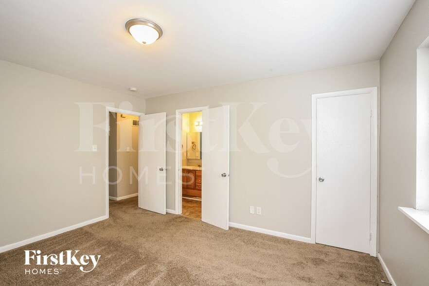 Building Photo - 3050 Acoma Dr