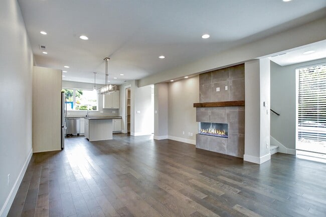 Building Photo - 1761 SE Ramona St