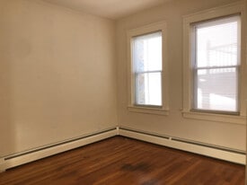 Building Photo - 28 Richter St