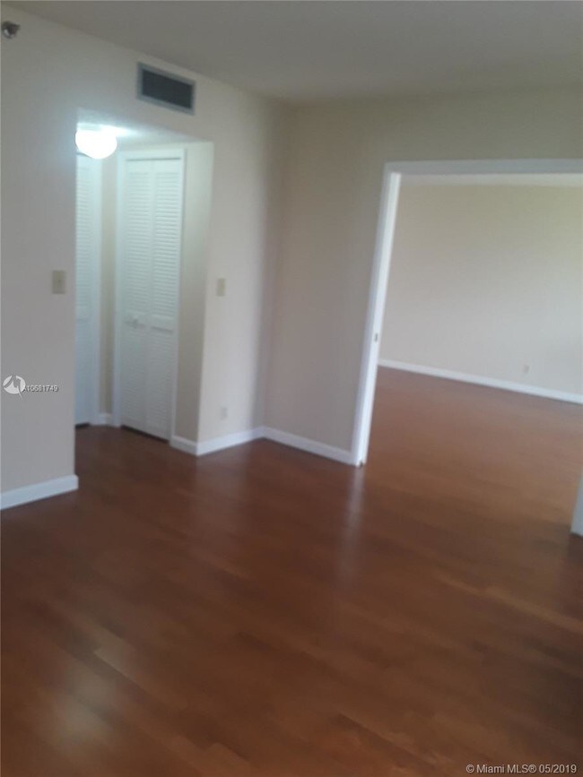 Building Photo - 3499 Oaks Way