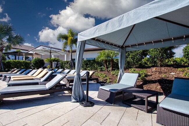 Building Photo - Spacious 5-Bed Retreat with Granite Elegance in Lakewood Ranch