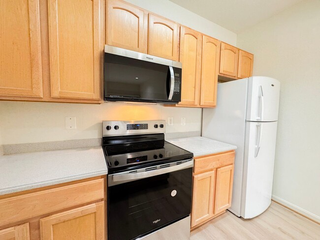 Building Photo - Beautiful 1 Bed 1 Bath Condo With Patio In...