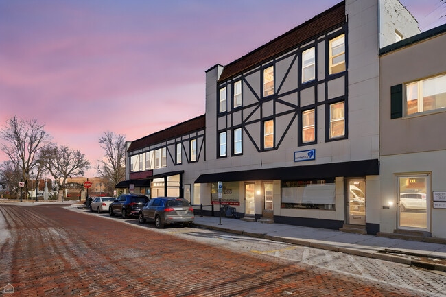 Building Photo - 107 1/2 Dean St