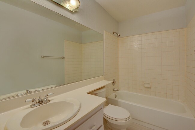 Building Photo - SUNSET BAY CONDO Two bed/ Two bath condo l...