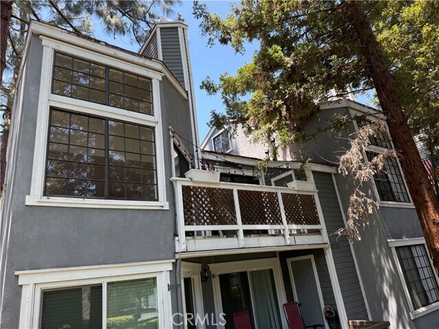 Building Photo - 700 E Lake Dr