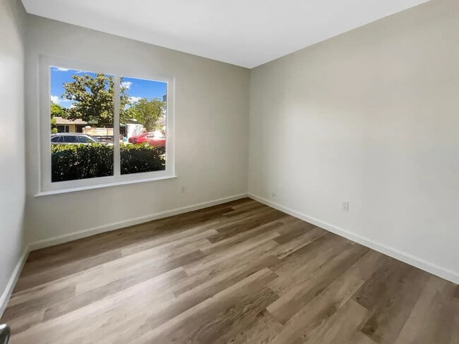 Building Photo - 3023 Rosemont Dr