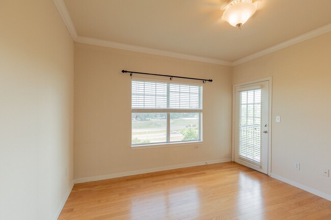 Building Photo - Gorgeous 2/BR 2/BA Single-Family Home in A...