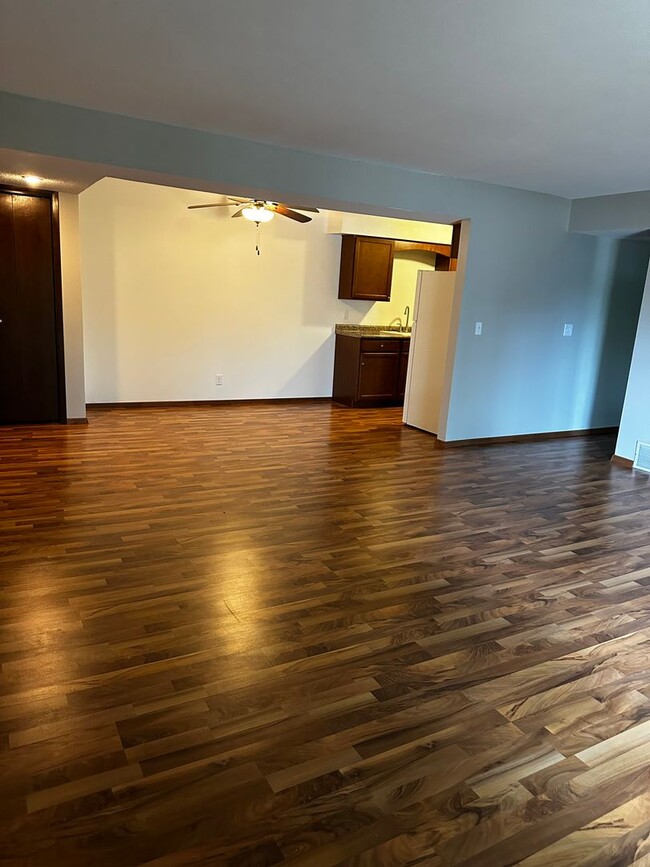 Building Photo - West Des Moines Condo for Rent