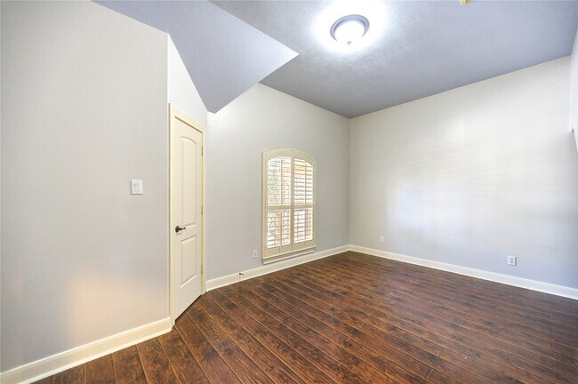 Building Photo - 9230 Hernshead Ln