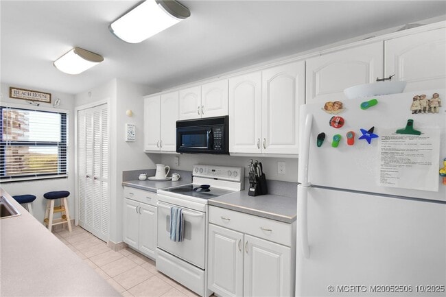 Building Photo - 10044 S Ocean Dr