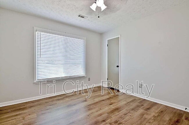 Building Photo - 210 Bella Rosa