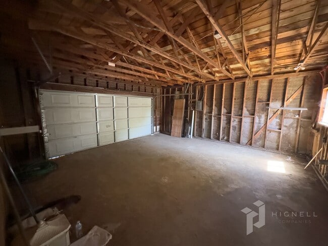 Building Photo - 3 Bedroom Oroville Home with garage and SHOP!