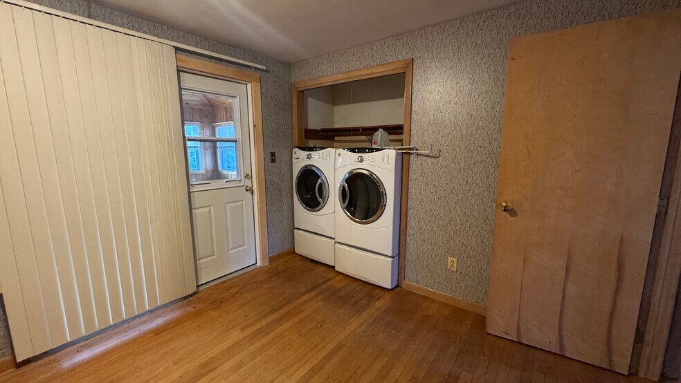 Building Photo - 2 Lawndale St