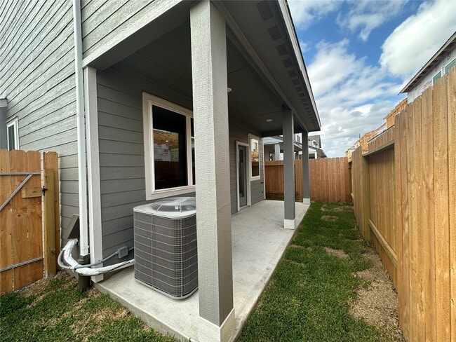 Building Photo - 3121 Moontide Ln