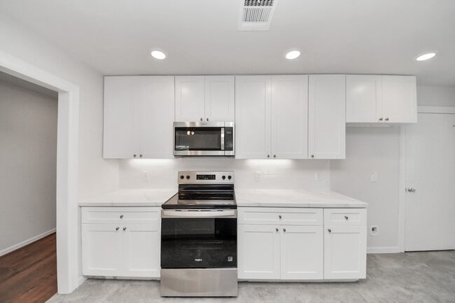 Building Photo - 6034 John Dreaper Dr